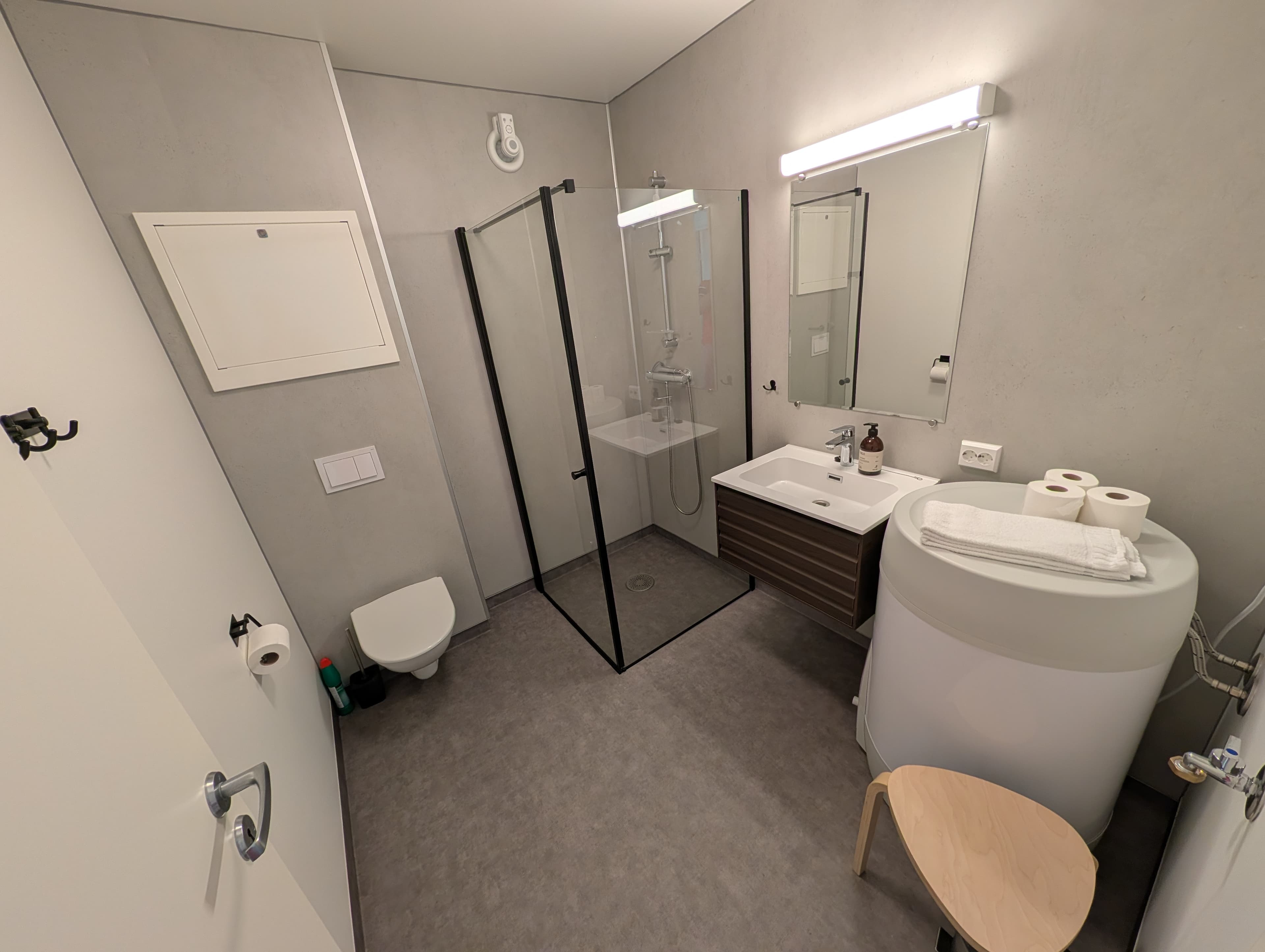 Modern bathroom in a Type B apartment